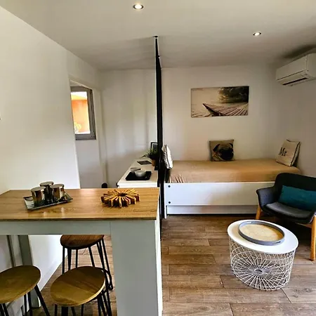 Renovated With Balcony And Modern Style Saint-Mandrier-sur-Mer